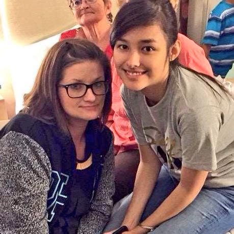 liza soberano mother photo.